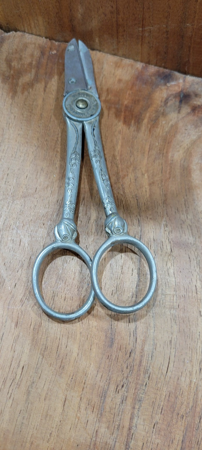 Vintage Garden Club Ornate Folding Scissors