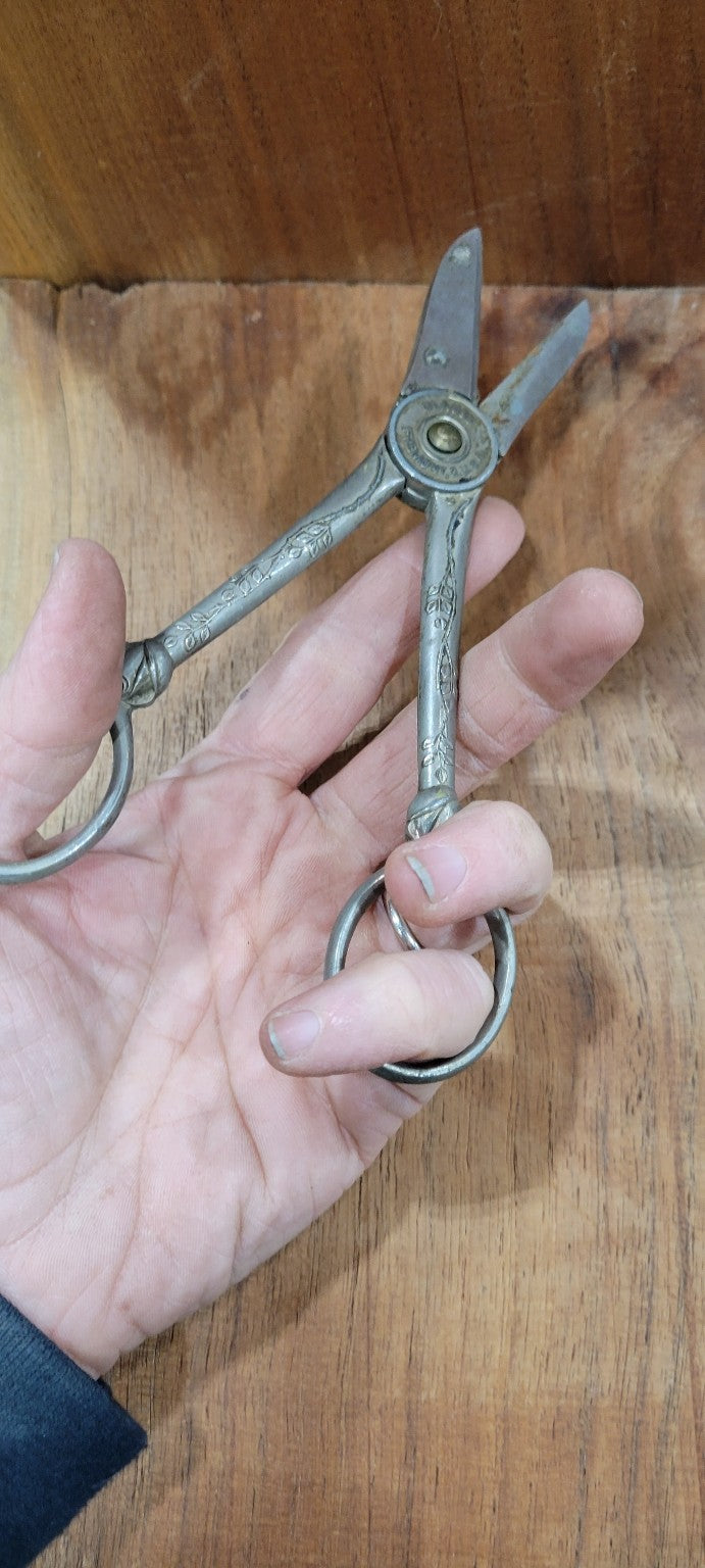 Vintage Garden Club Ornate Folding Scissors