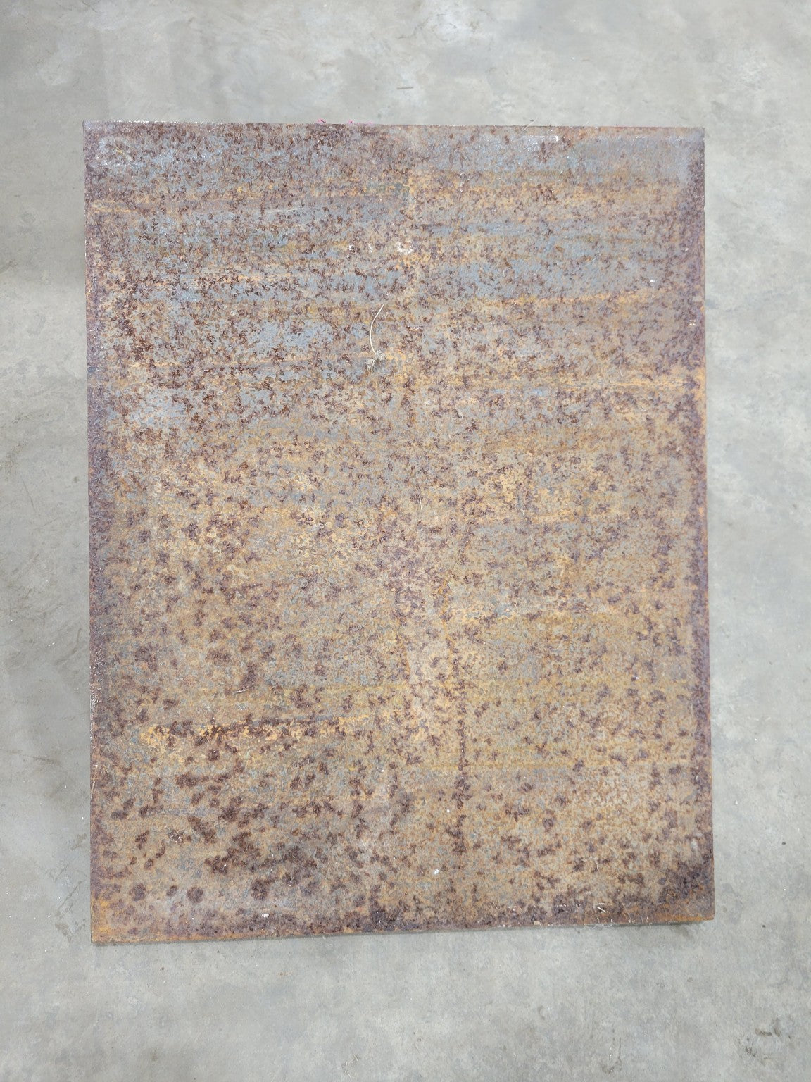 Industrial Steel Floor Stand – Rusted Finish (Set of 2)