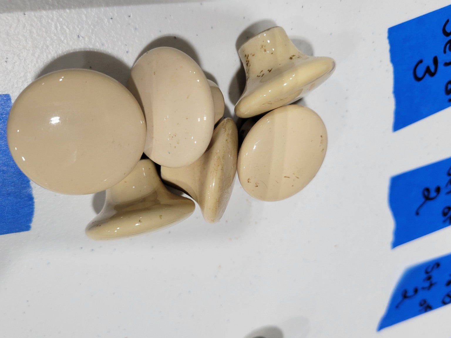 Beige Porcelain Drawer Pulls – Set of 6 (1 3/8")