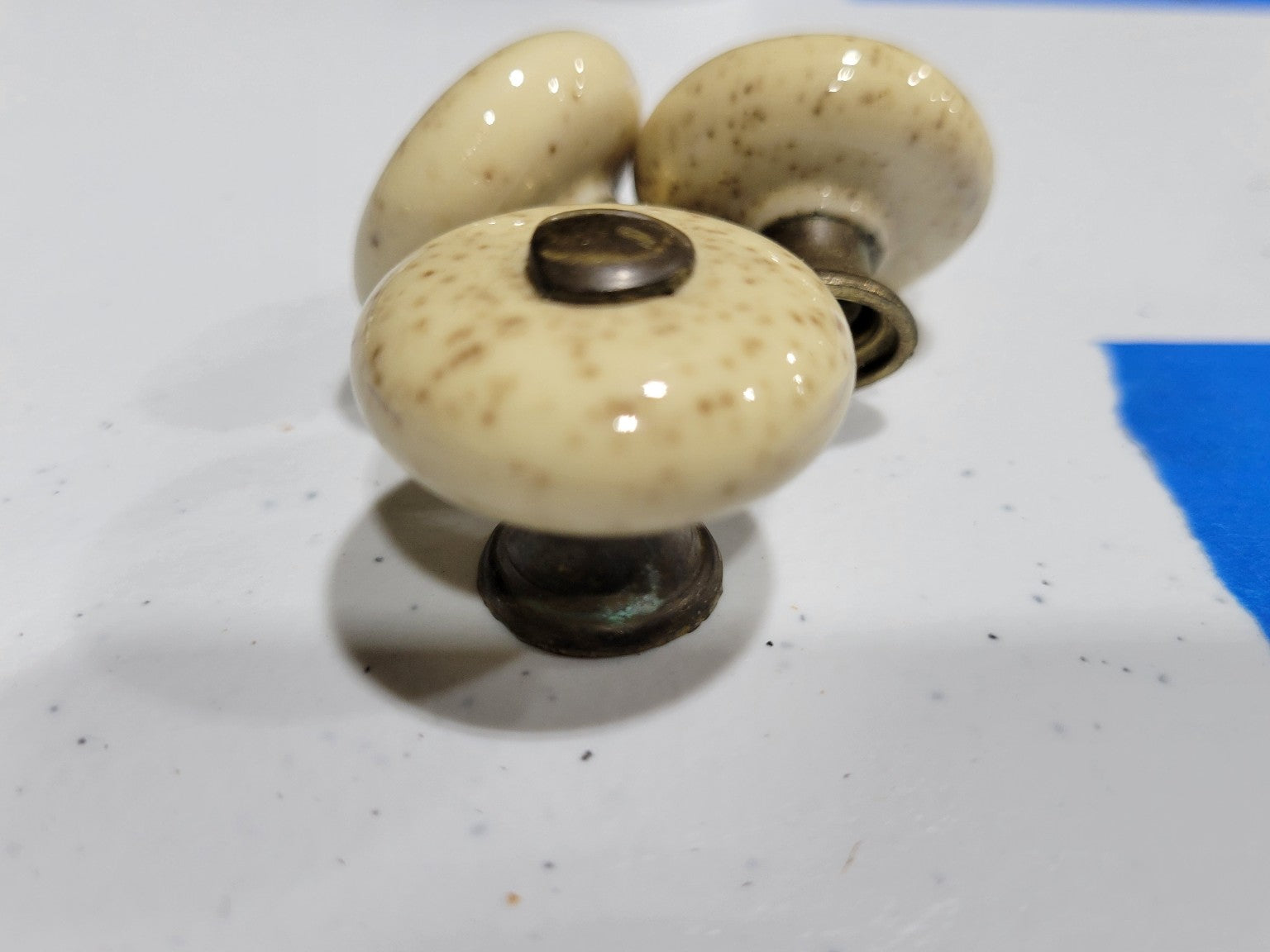 Speckled Cream Porcelain Drawer Pulls with Aged Brass Hardware – Set of 3 (1 1/16")