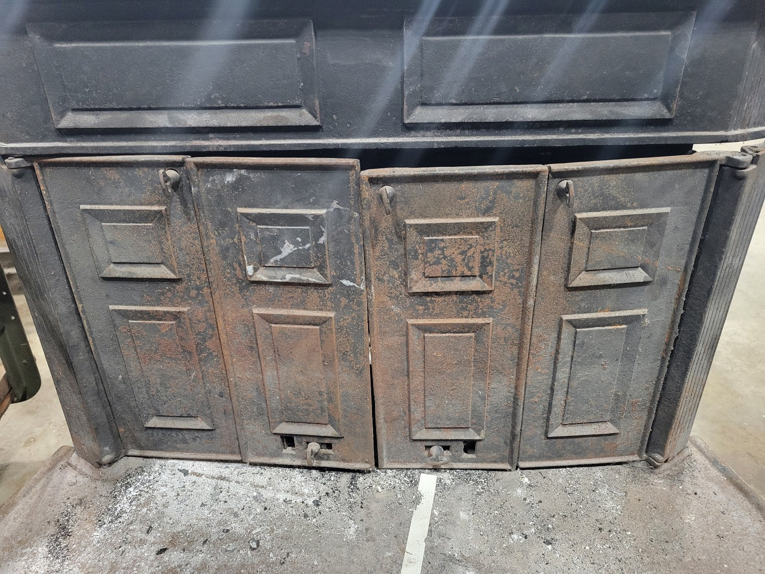 Franklin Fireplace Insert with Decorative Cast Iron & Original Accessories