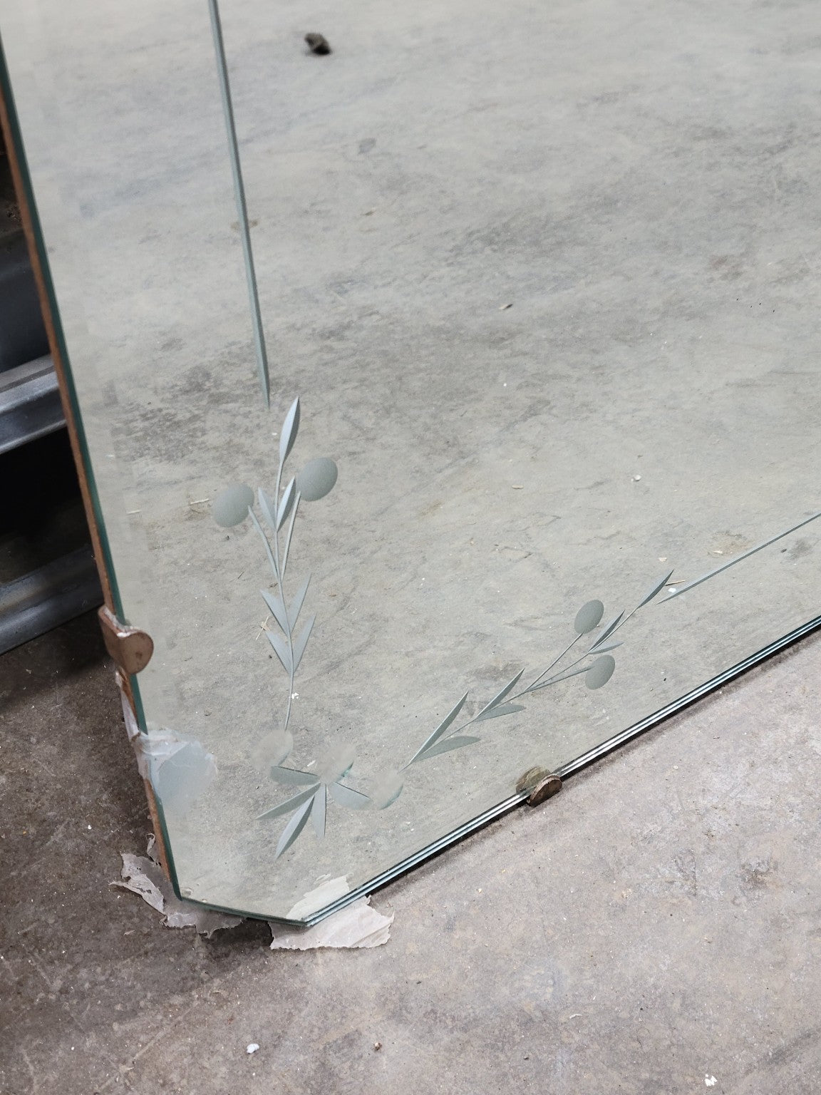 Beveled Edge Etched Mirror – Floral Corners