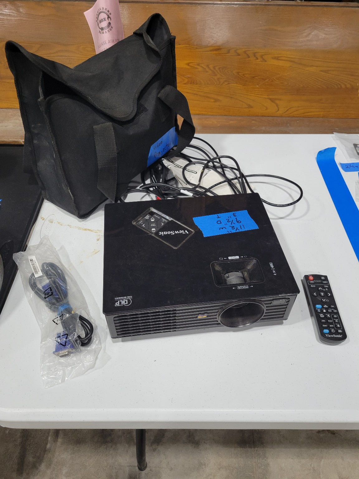 ViewSonic DLP Video Projector with Cables, Remote, and Bag