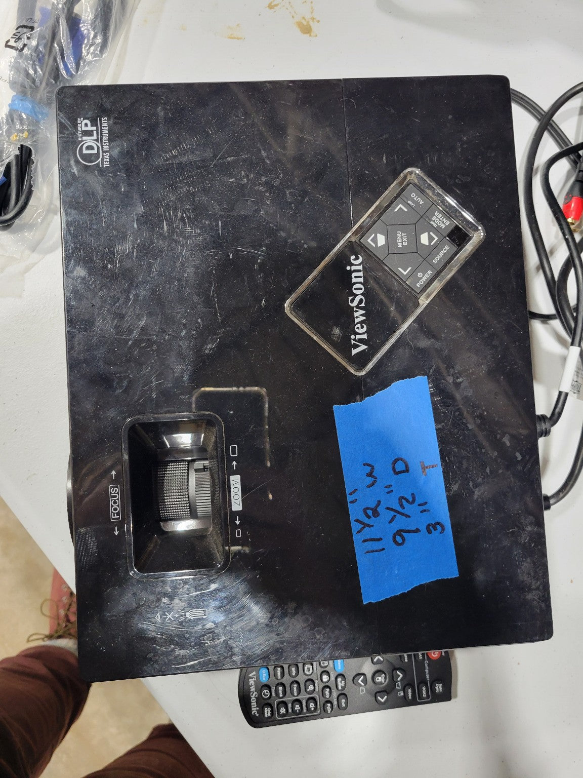 ViewSonic DLP Video Projector with Cables, Remote, and Bag