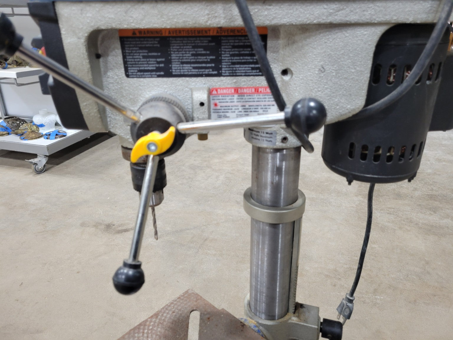 Arebos Perceuse à colonne 500 W | Avec système d'alignement laser Arebos Perceuse à colonne 500 W | Avec système d'alignement laser