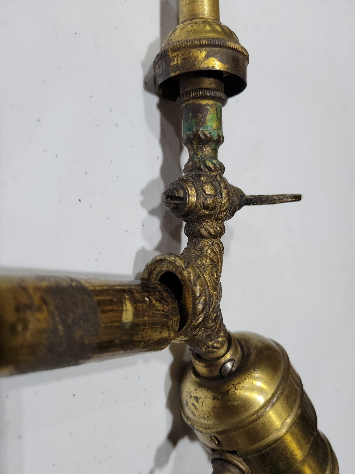 Antique Brass Turn-Key Lamp Socket with Pull Chain – Salvaged Lighting Part (AS IS)