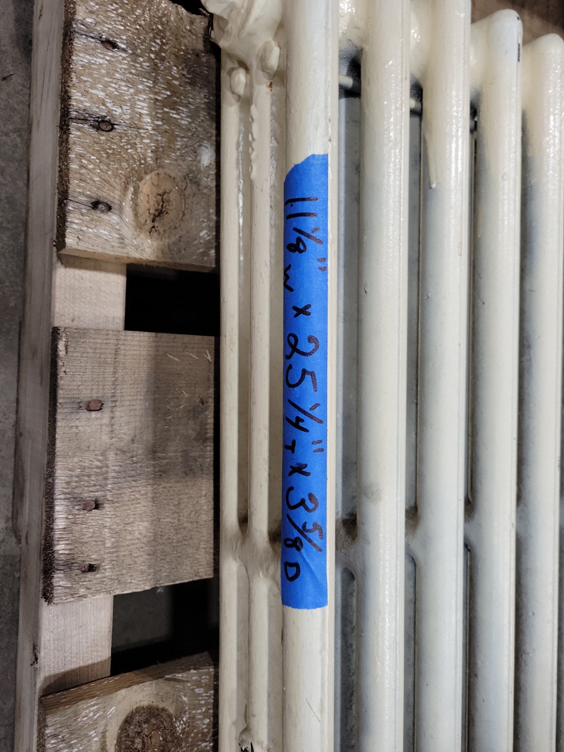 Vintage Cast Iron Radiator – Cream Painted – 6-Section