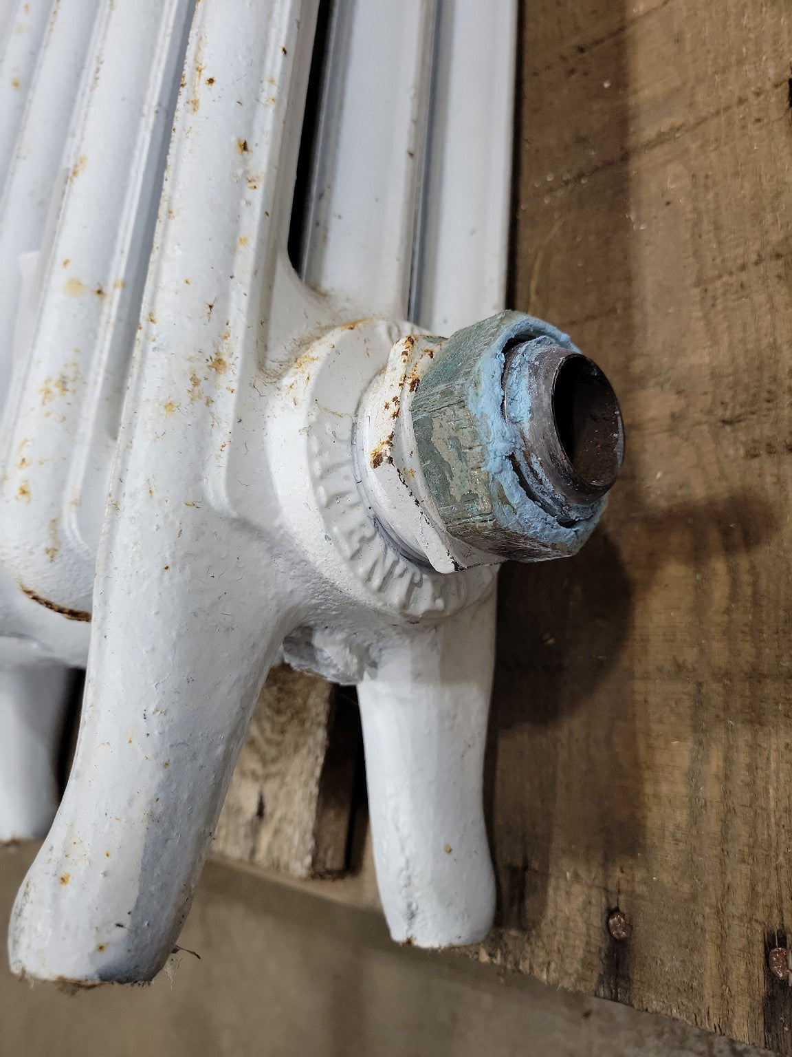 Antique Cast Iron Radiator – White Painted – 7-Section