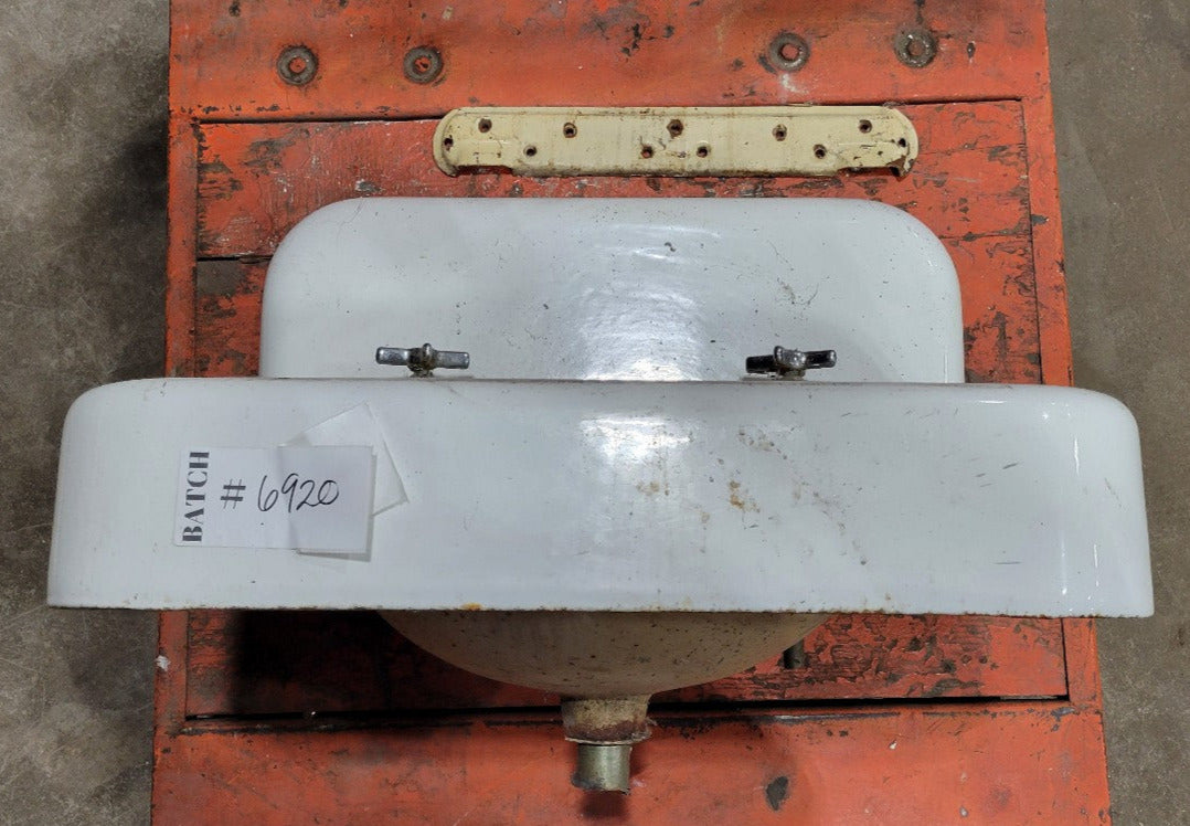 Antique Wall Mount Cast Iron Sink with Double Faucets