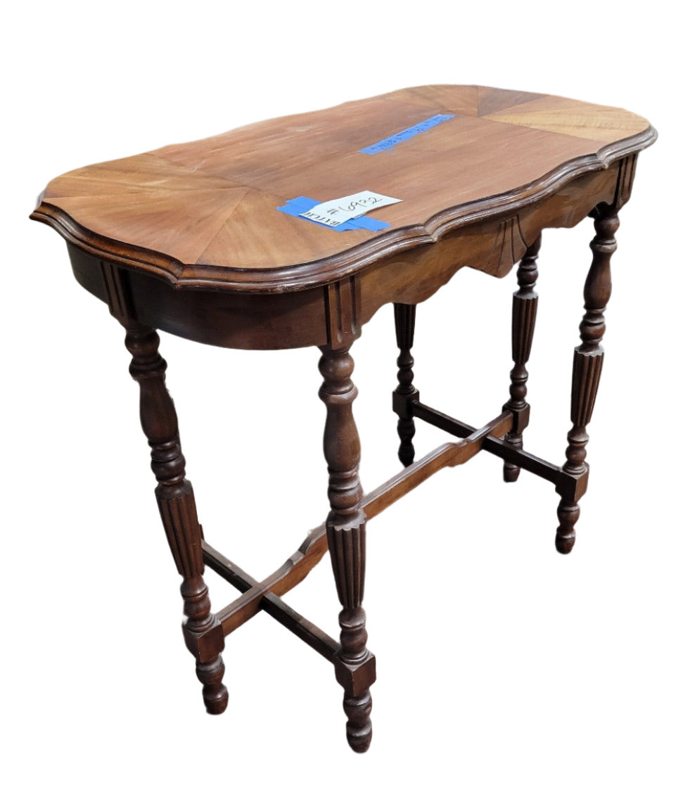 Antique Turned-Leg Walnut Accent Table – Scalloped Top
