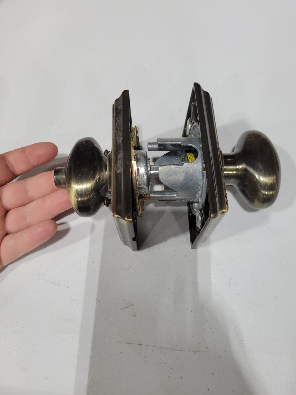 Emtek Privacy Door Knob – #8 Rosette, Turino Lever, US4 Finish (Right Handed)