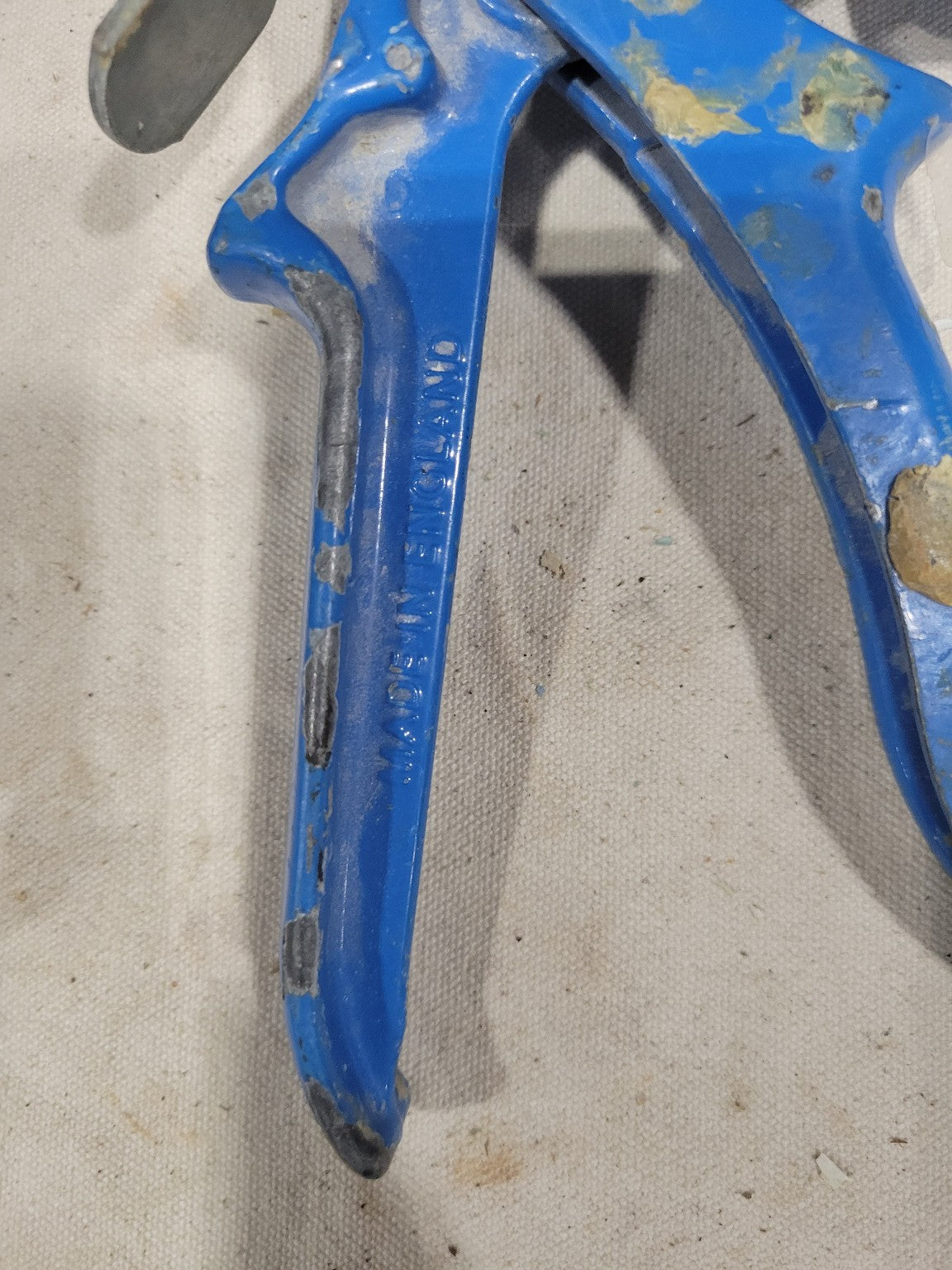 Skeleton Frame 14 Gallon Caulk Gun – Made in England