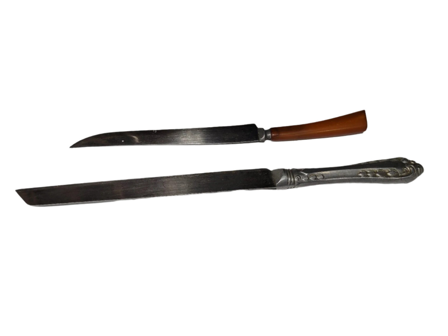 Vintage Kitchen Knife Duo – Ornate Cake Knife & Plastic Handle Slicing Knife