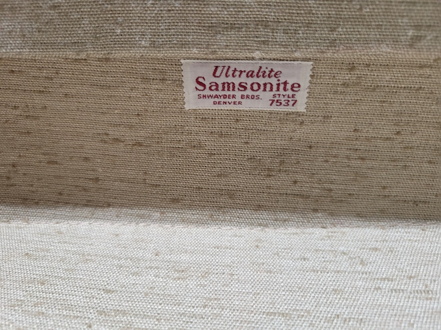 Vintage Samsonite Ultralite Suitcase – Style 7537 with Hangers & Bahama Islands Customs Sticker