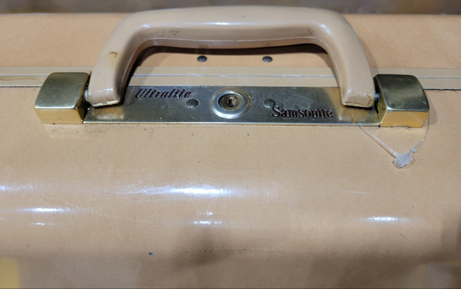 Vintage Samsonite Ultralite Suitcase – Style 7537 with Hangers & Bahama Islands Customs Sticker