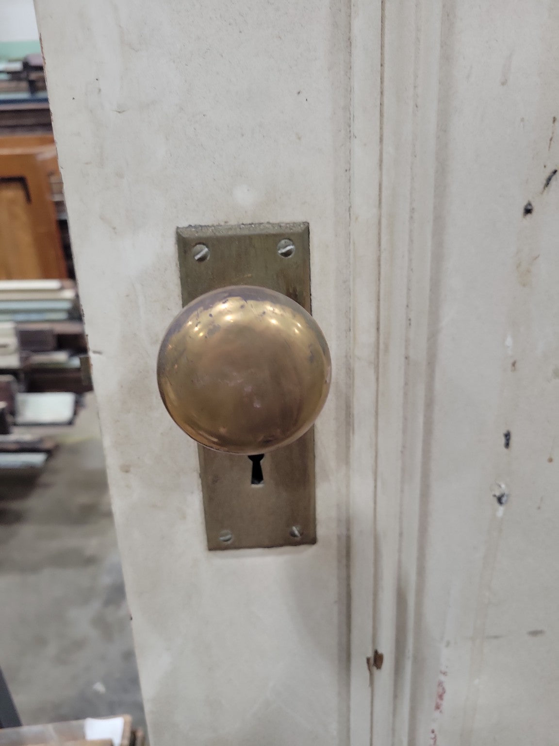 Antique One-Panel Interior Door with Brass Knob – 32 ⅛" x 84"