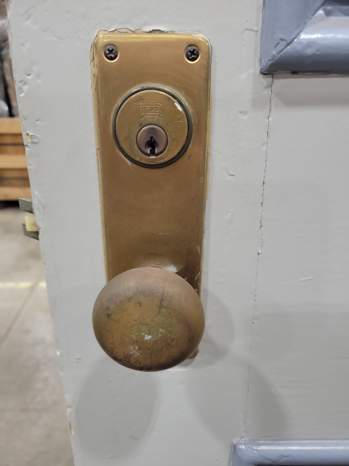 Two-Tone 4-Panel Door with Brass Lockset – 32" x 89 ⅜" (C)