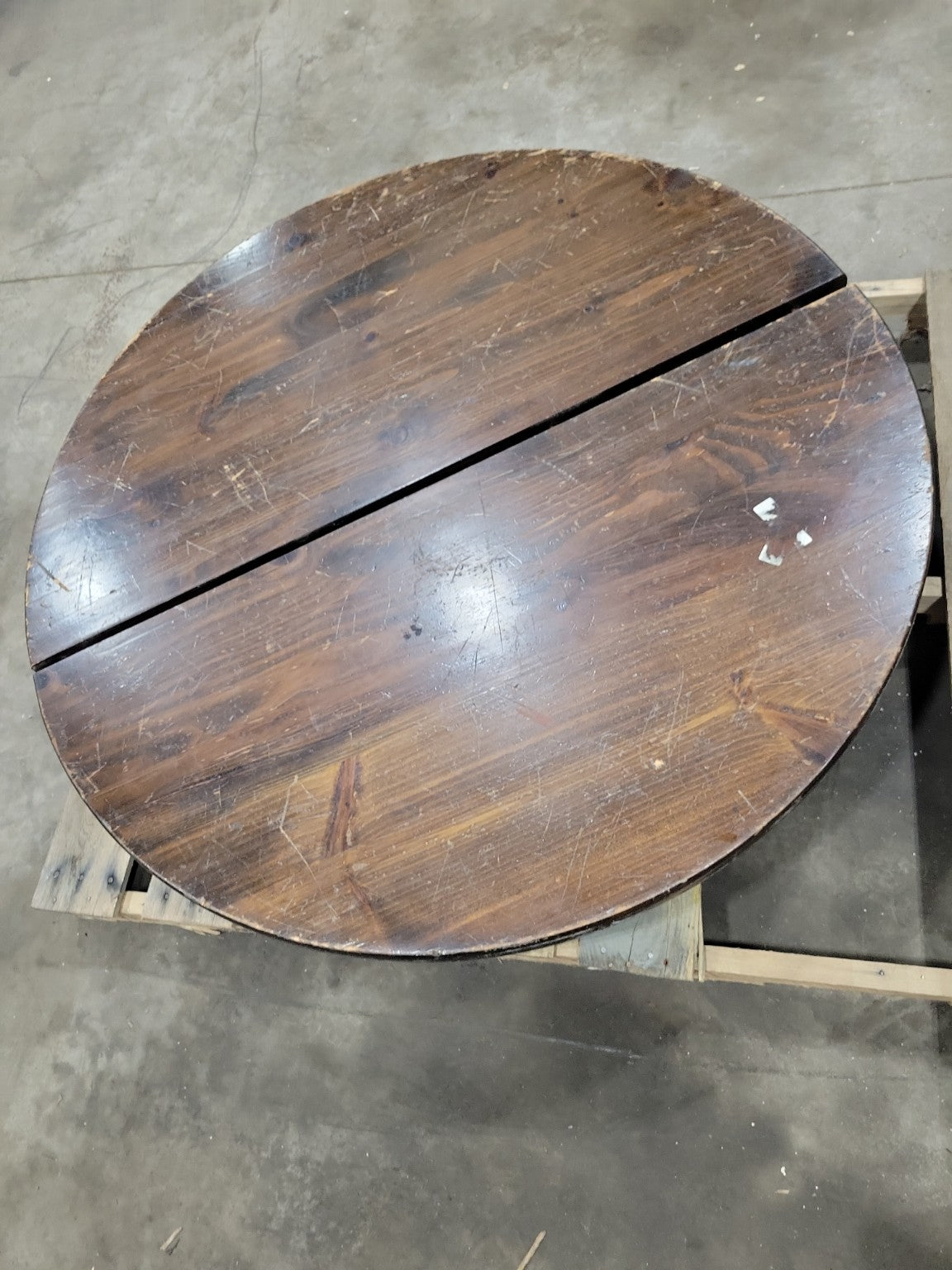 Expandable Farmhouse Dining Table – 47 ½" Round with Leaves