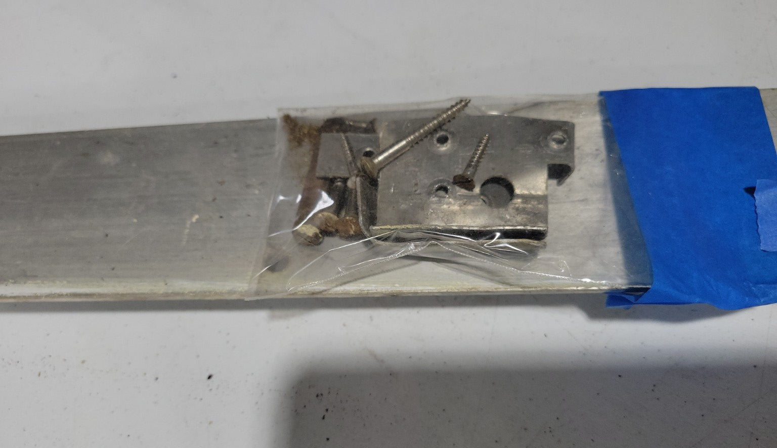 Commercial Aluminum Glass Door Locking Rail – Complete with Lock & Screws