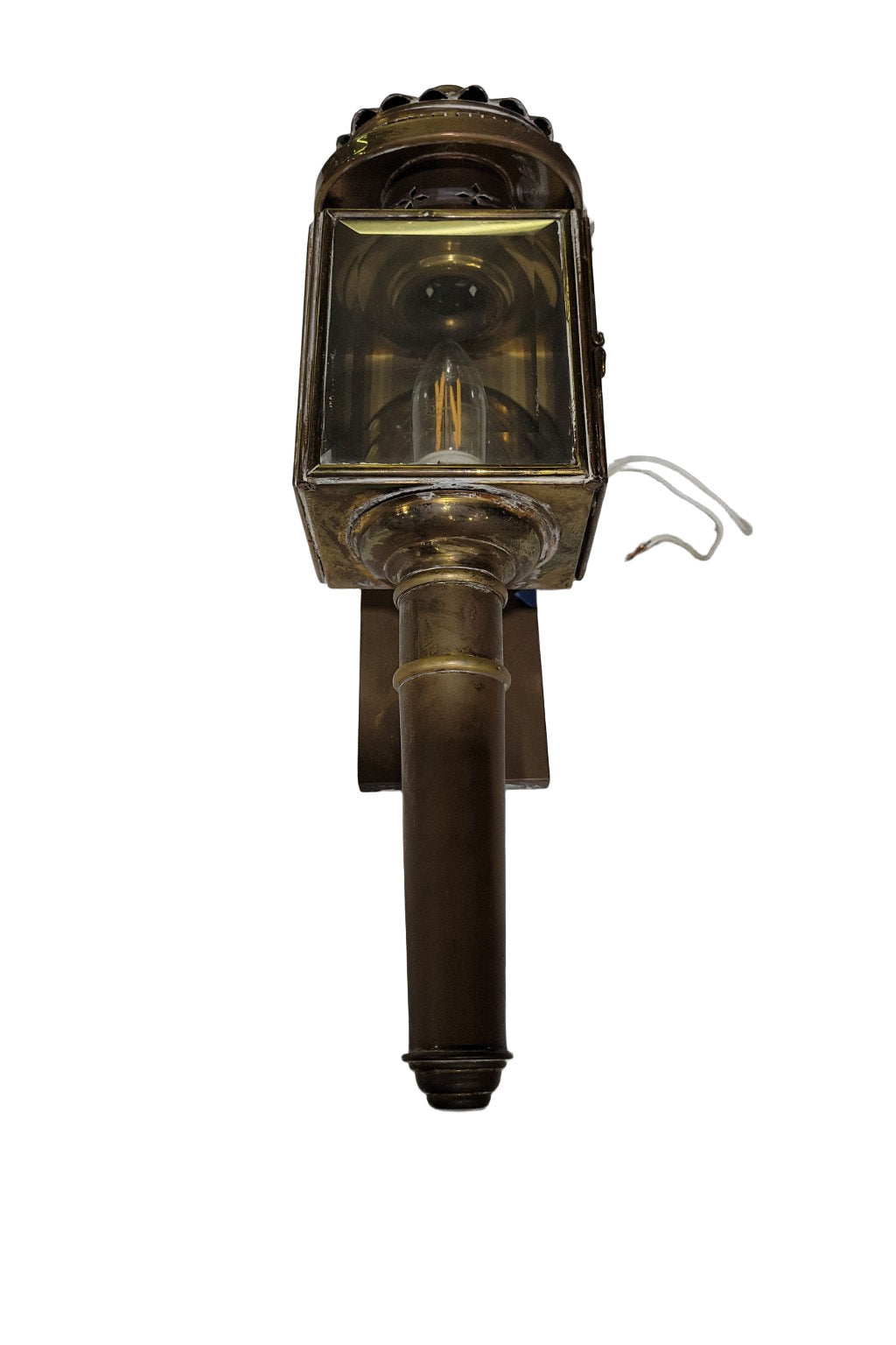 Vintage Brass Carriage-Style Wall Sconce – 19" with Chimney Top