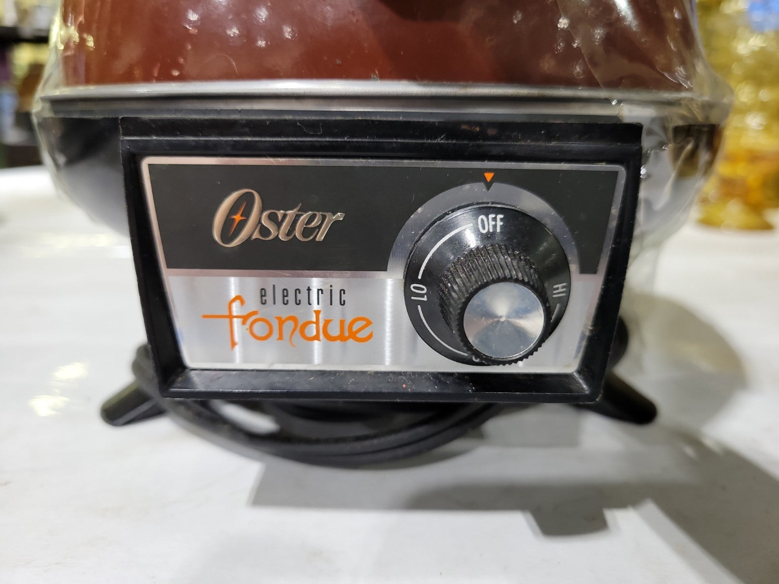 Vintage Oster Electric Fondue Pot – Model FPSTFD3010, 1970s Retro Orange with White Motif