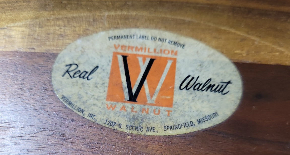 Mid-Century Vermillion Walnut Serving Tray with Brass Handle – 12 ¼" Diameter