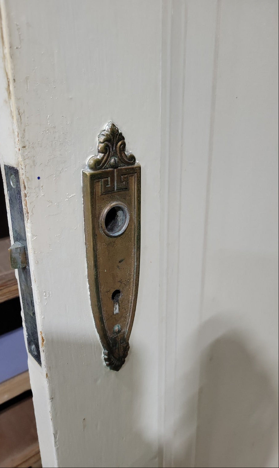 Vintage Painted Wood Door with Ornate Backplate – 23 ⅝" x 77 ⅝"