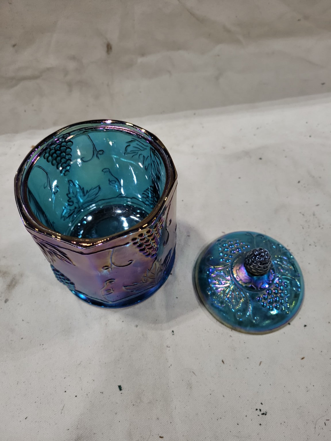 Vintage Carnival Glass Canister – Grape & Leaf Pattern with Pinecone Finial