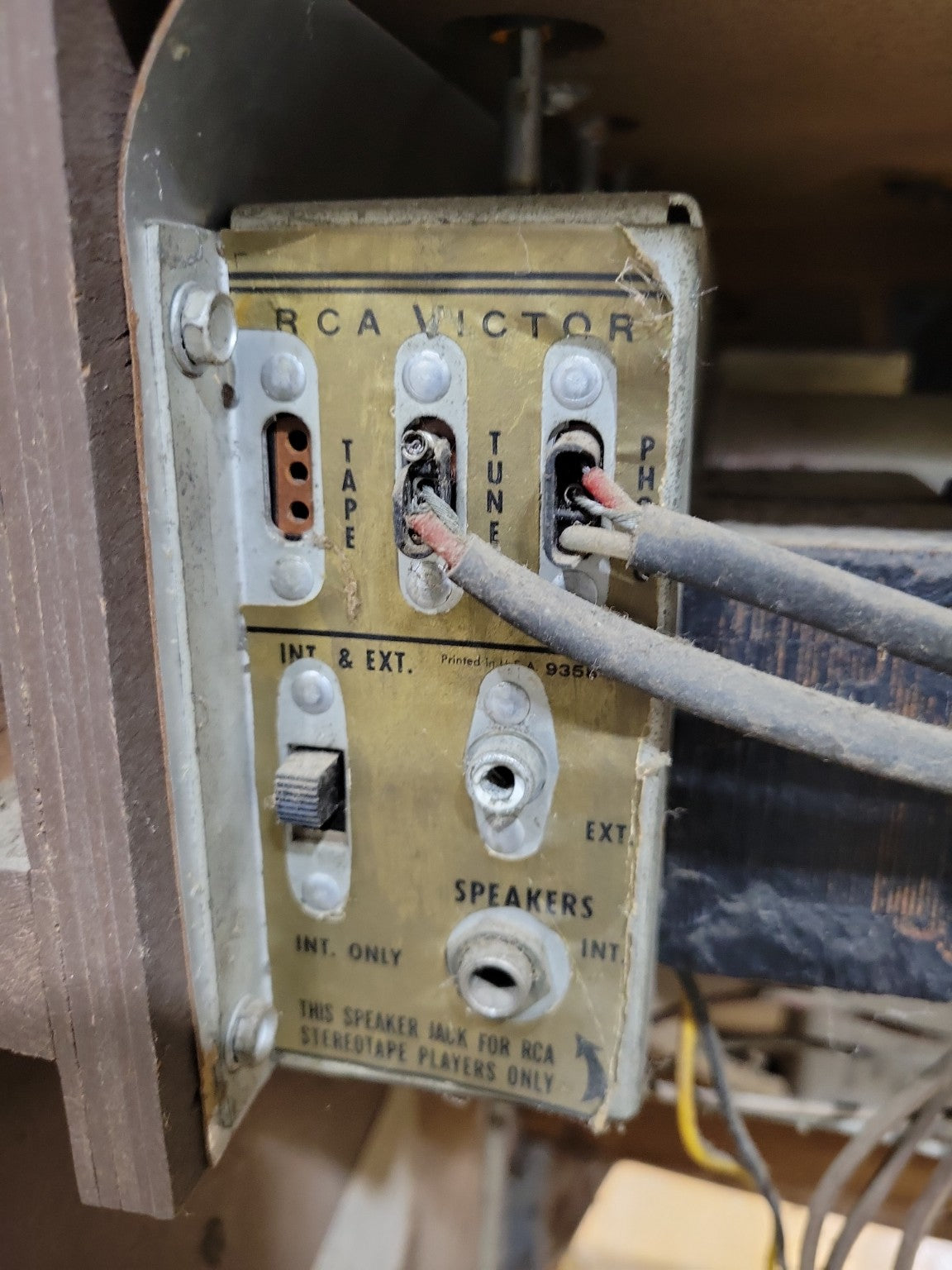 RCA Victor SHP-8A Console – "New Orthophonic High Fidelity" Stereo Record Player