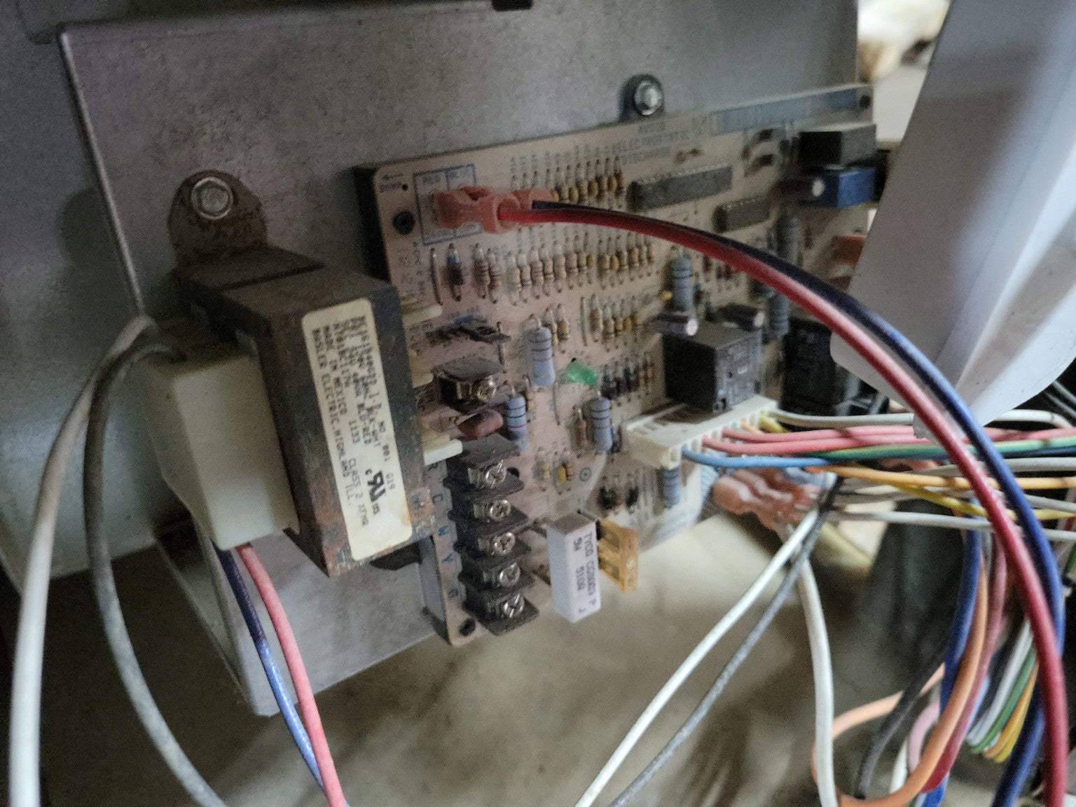 Carrier 58HDX060 Gas Furnace – Salvaged AS-IS/Untested