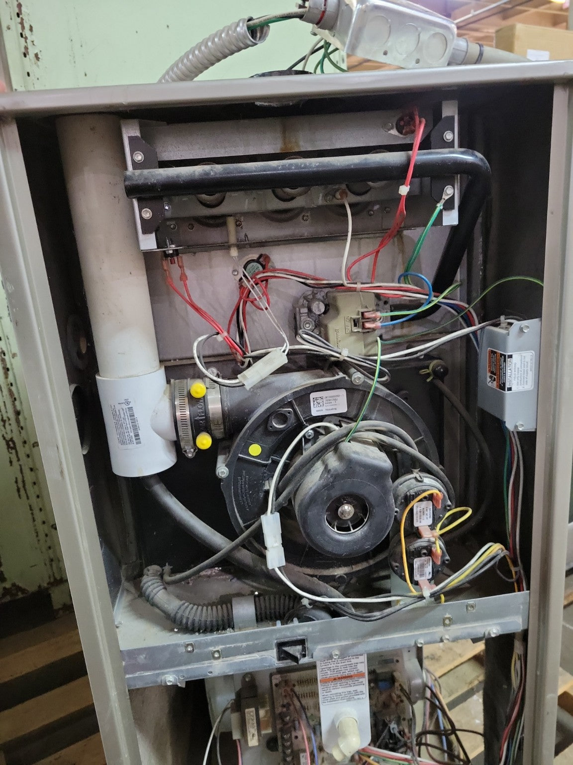 Carrier 58HDX060 Gas Furnace – Salvaged AS-IS/Untested