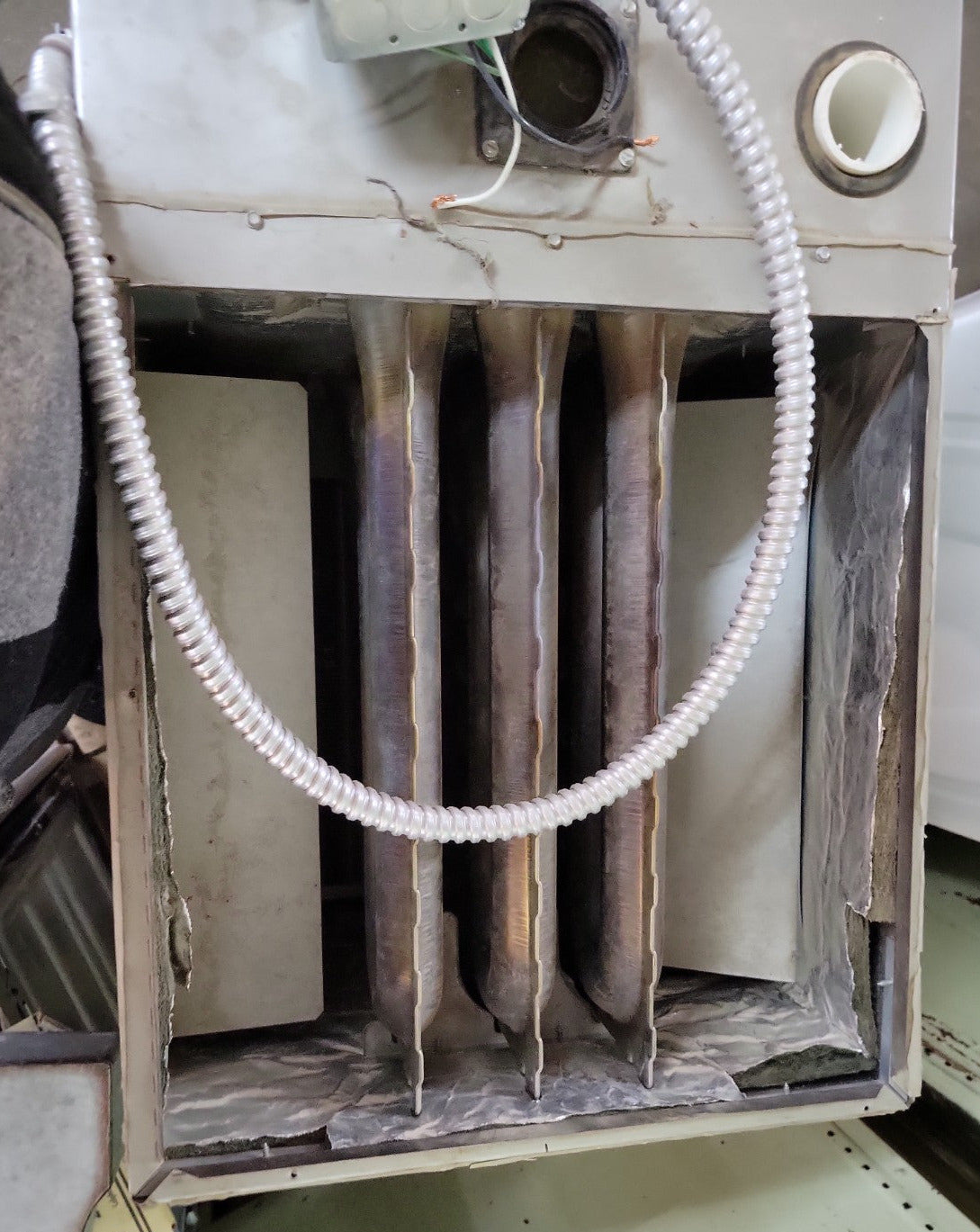 Carrier 58HDX060 Gas Furnace – Salvaged AS-IS/Untested