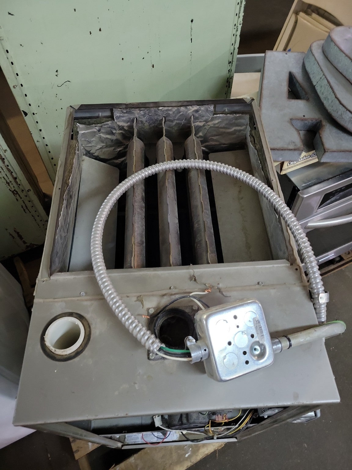 Carrier 58HDX060 Gas Furnace – Salvaged AS-IS/Untested