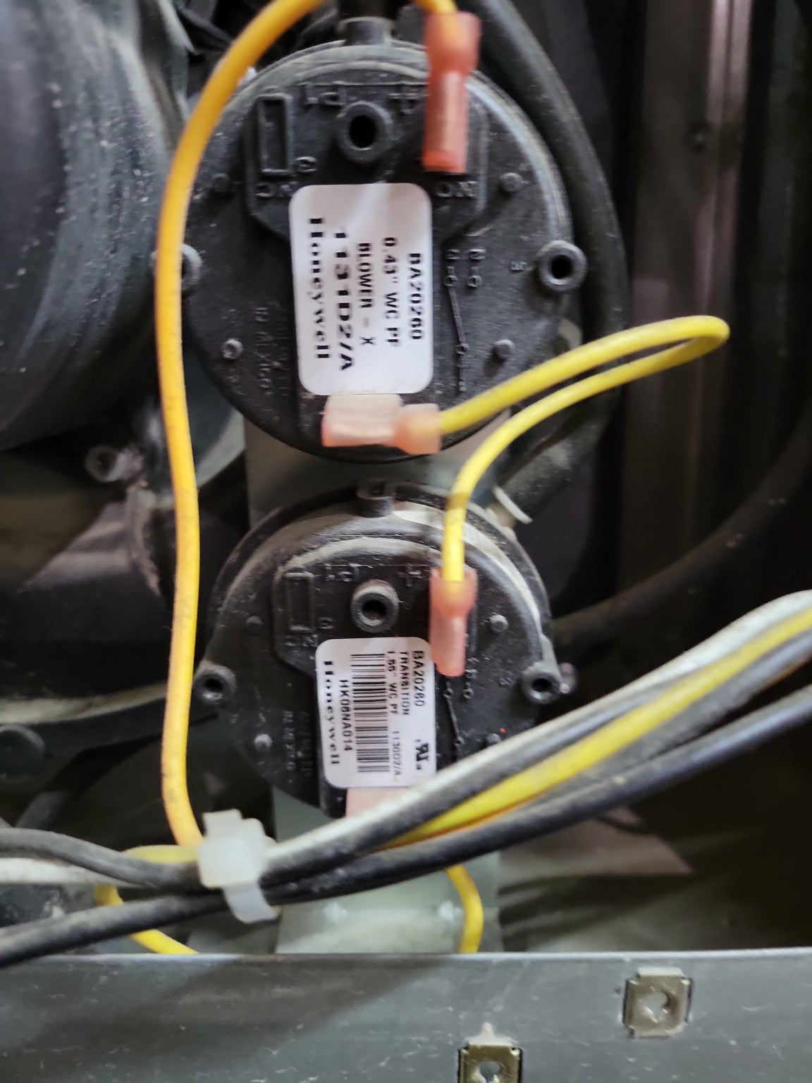 Carrier 58HDX060 Gas Furnace – Salvaged AS-IS/Untested