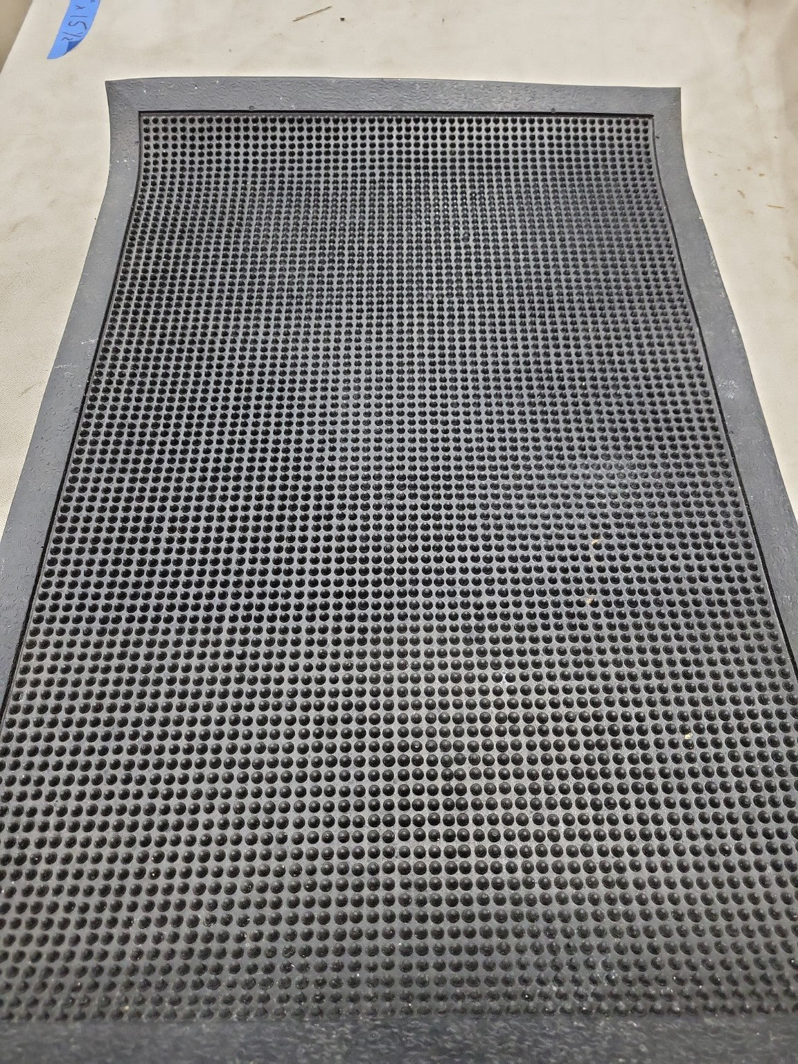 Heavy-Duty Rubber Anti-Fatigue Mat – 23 ½" x 15 ½"