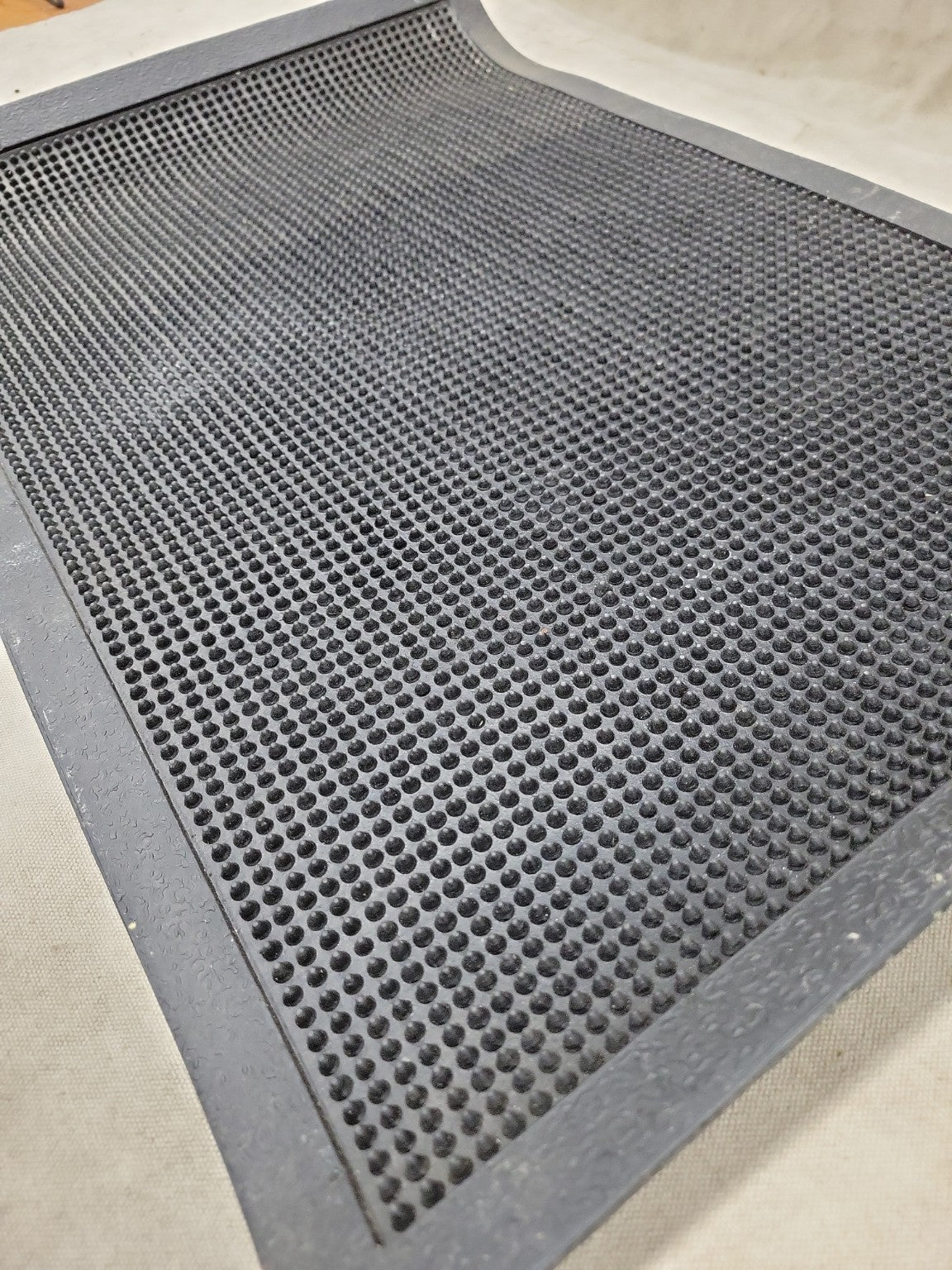 Heavy-Duty Rubber Anti-Fatigue Mat – 23 ½" x 15 ½"