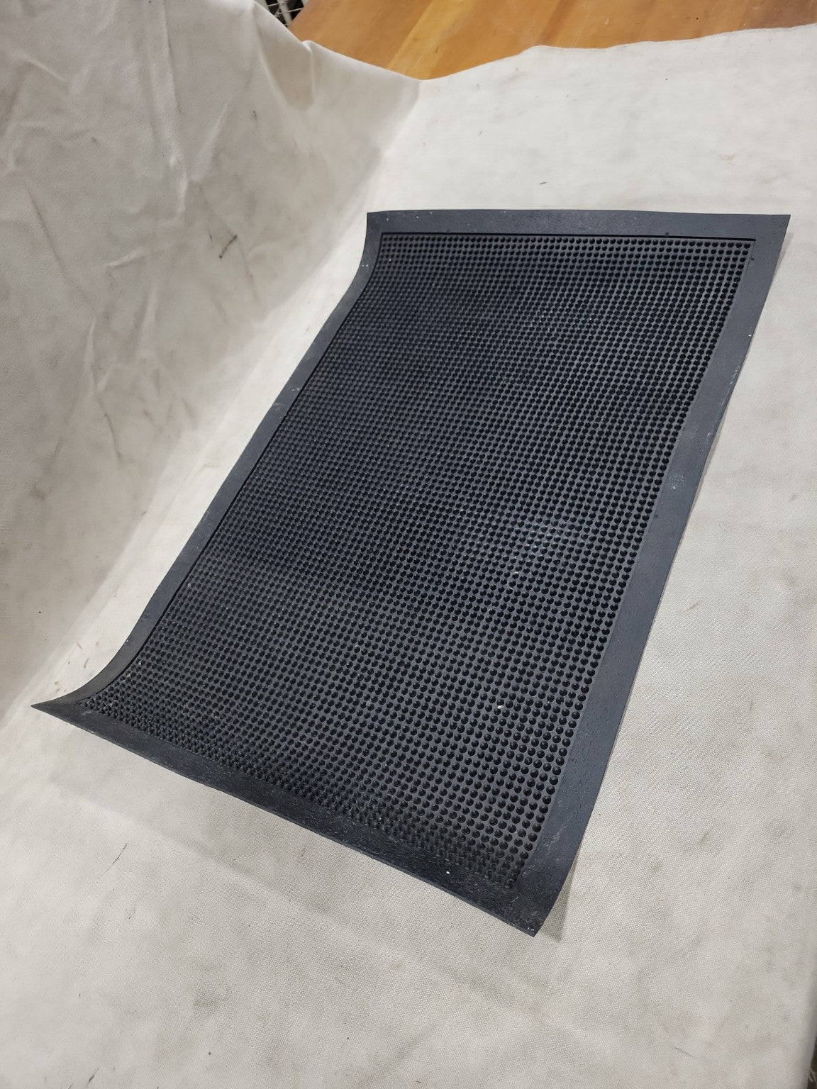 Heavy-Duty Rubber Anti-Fatigue Mat – 23 ½" x 15 ½"