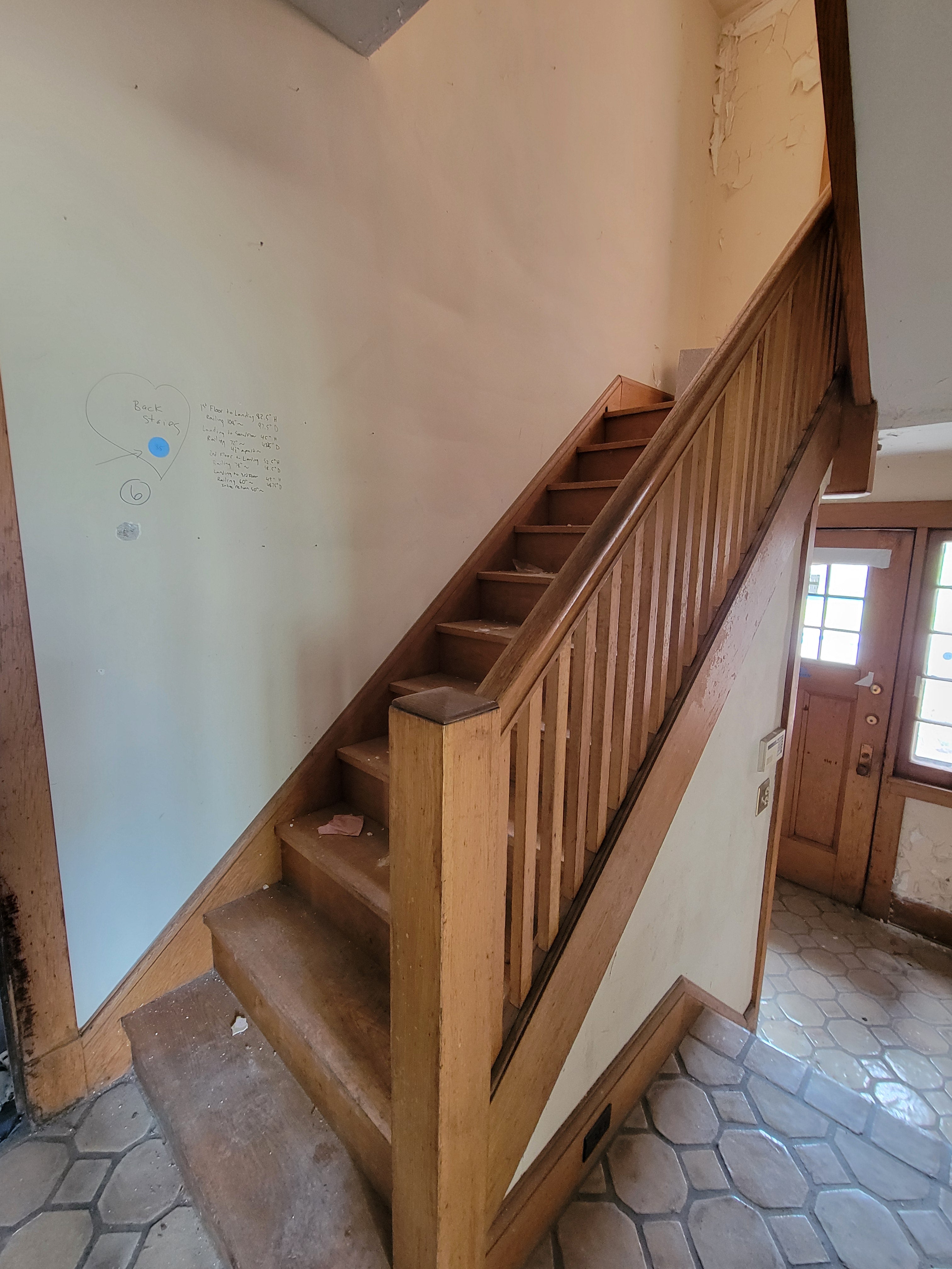 #35 Antique Craftsman Staircase with Newel Post