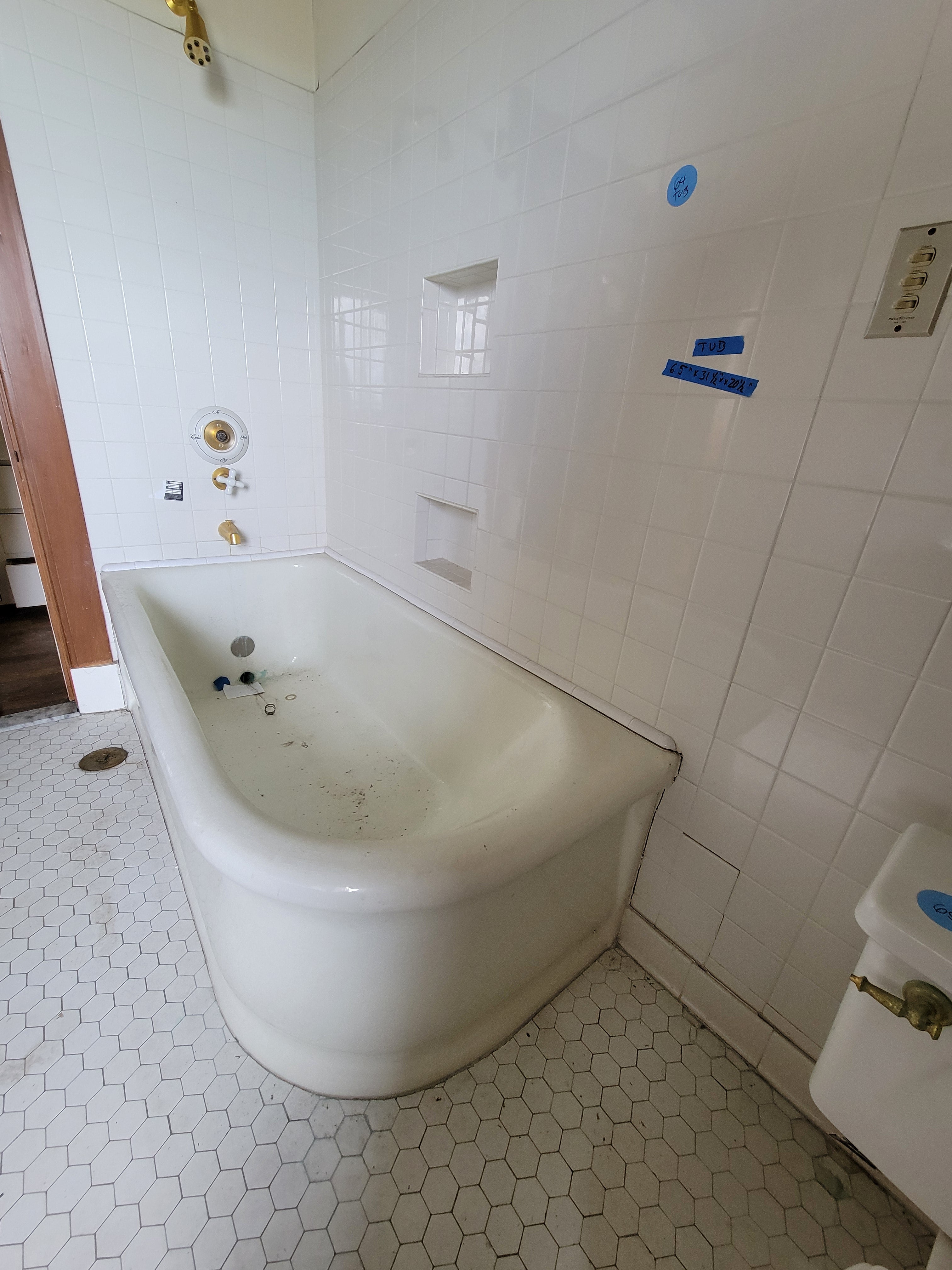 #64 Vintage White Porcelain Alcove Bathtub