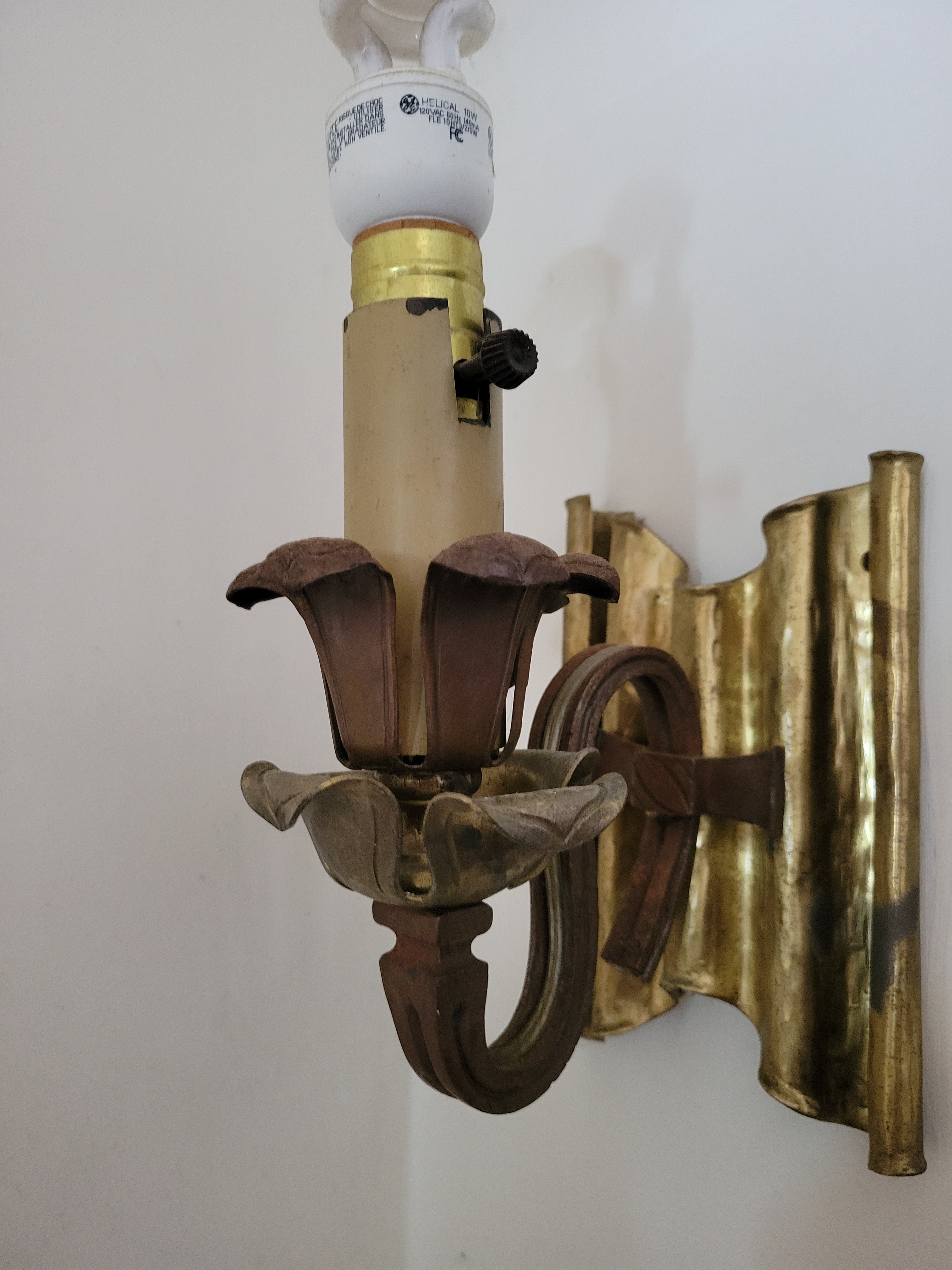 41 Vintage Floral Metallic Finish Wall Sconce
