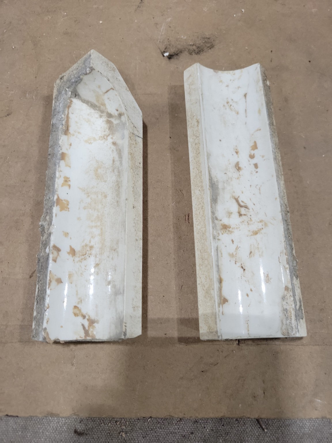 Salvaged White Ceramic Inside Cove Corner Trim Tiles – Lot of 32 Pieces