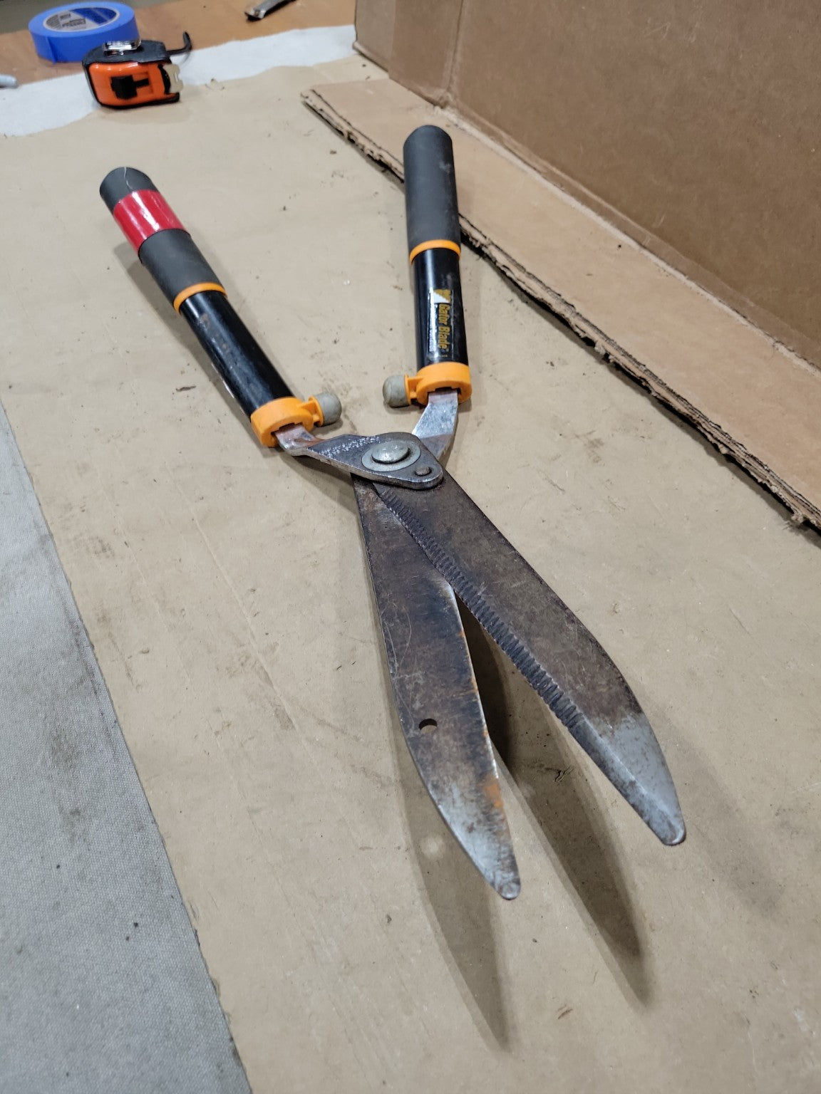 Fiskars Power-Lever Hedge Shears with Gator Blade Serration
