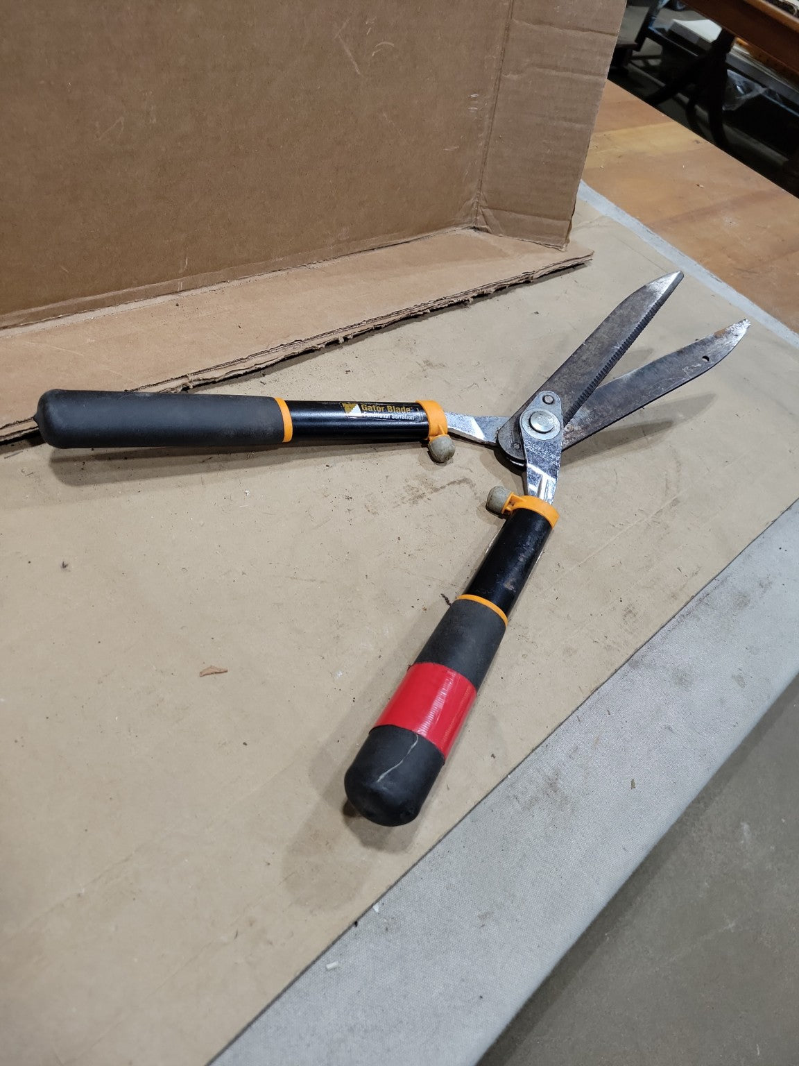 Fiskars Power-Lever Hedge Shears with Gator Blade Serration