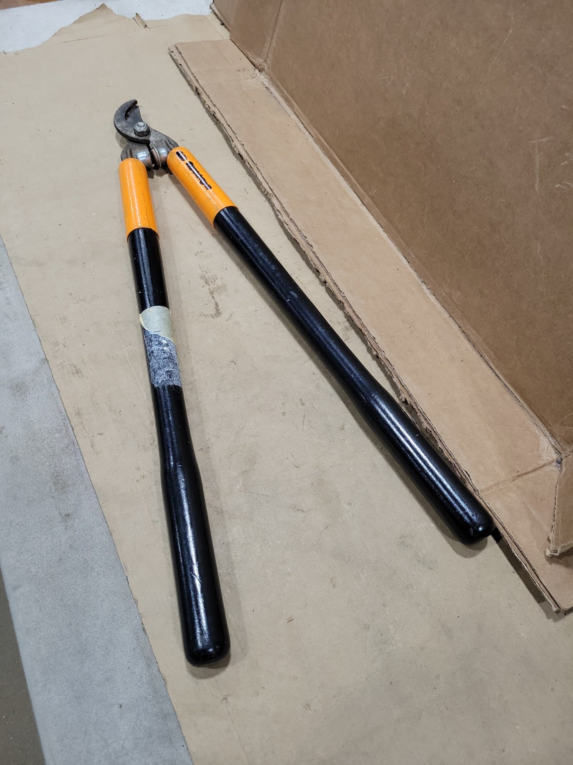 Fiskars 9150 Bypass Lopper Tree Pruning Shears