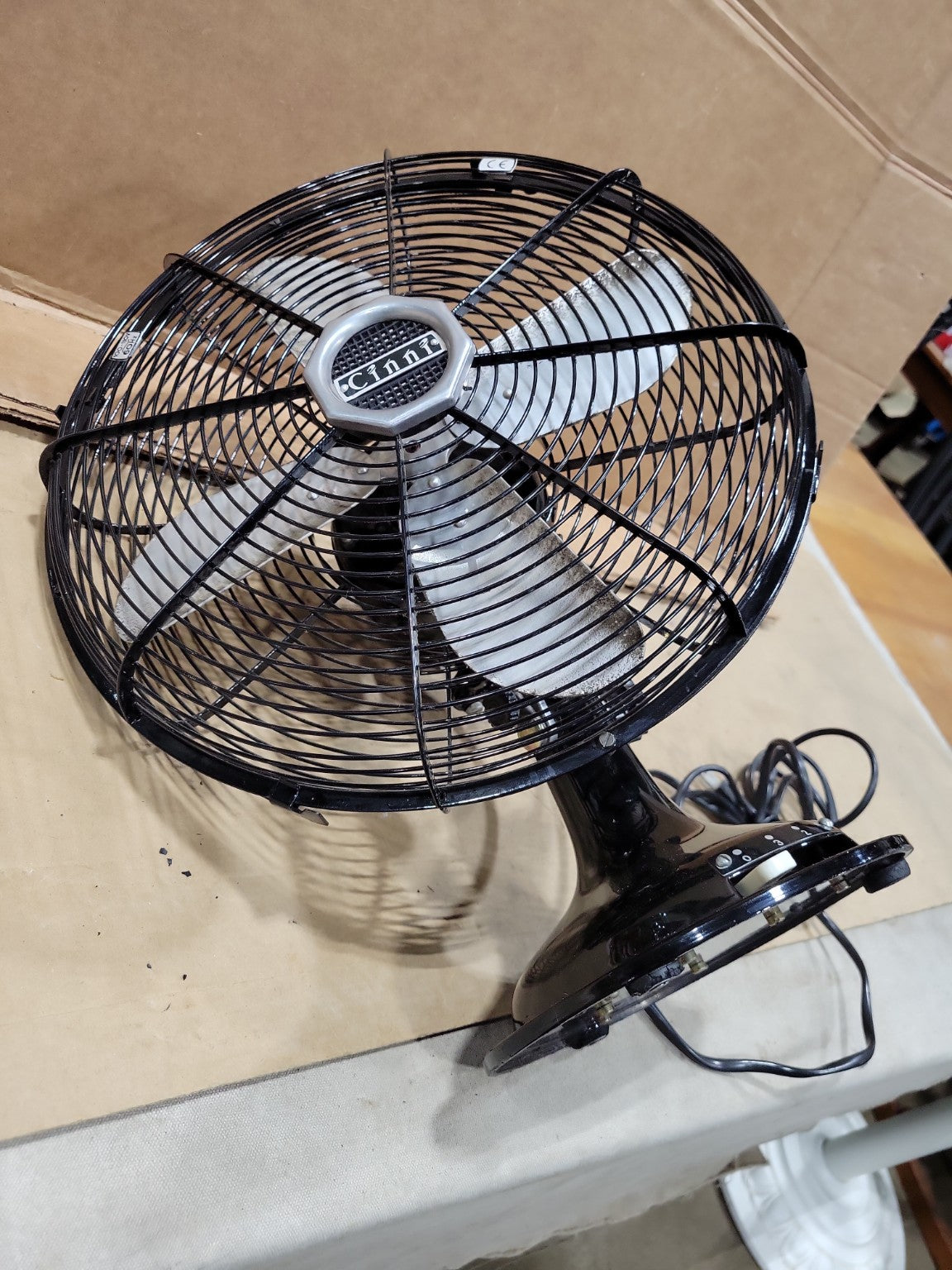 Vintage Cinni Oscillating Desk Fan – Black Metal 12-Inch