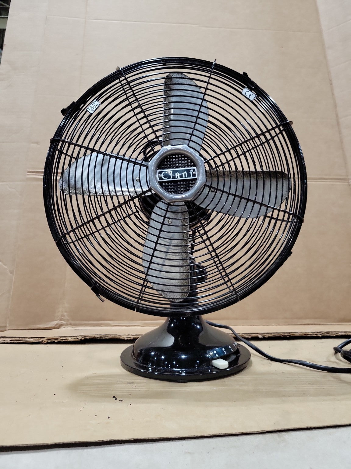Vintage Cinni Oscillating Desk Fan – Black Metal 12-Inch