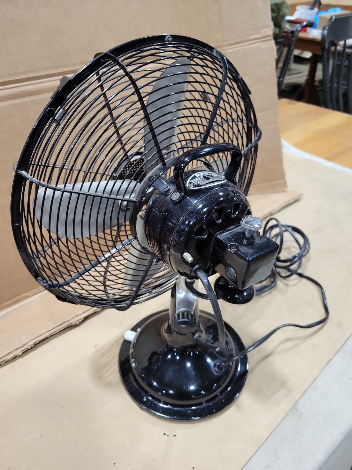 Vintage Cinni Oscillating Desk Fan – Black Metal 12-Inch