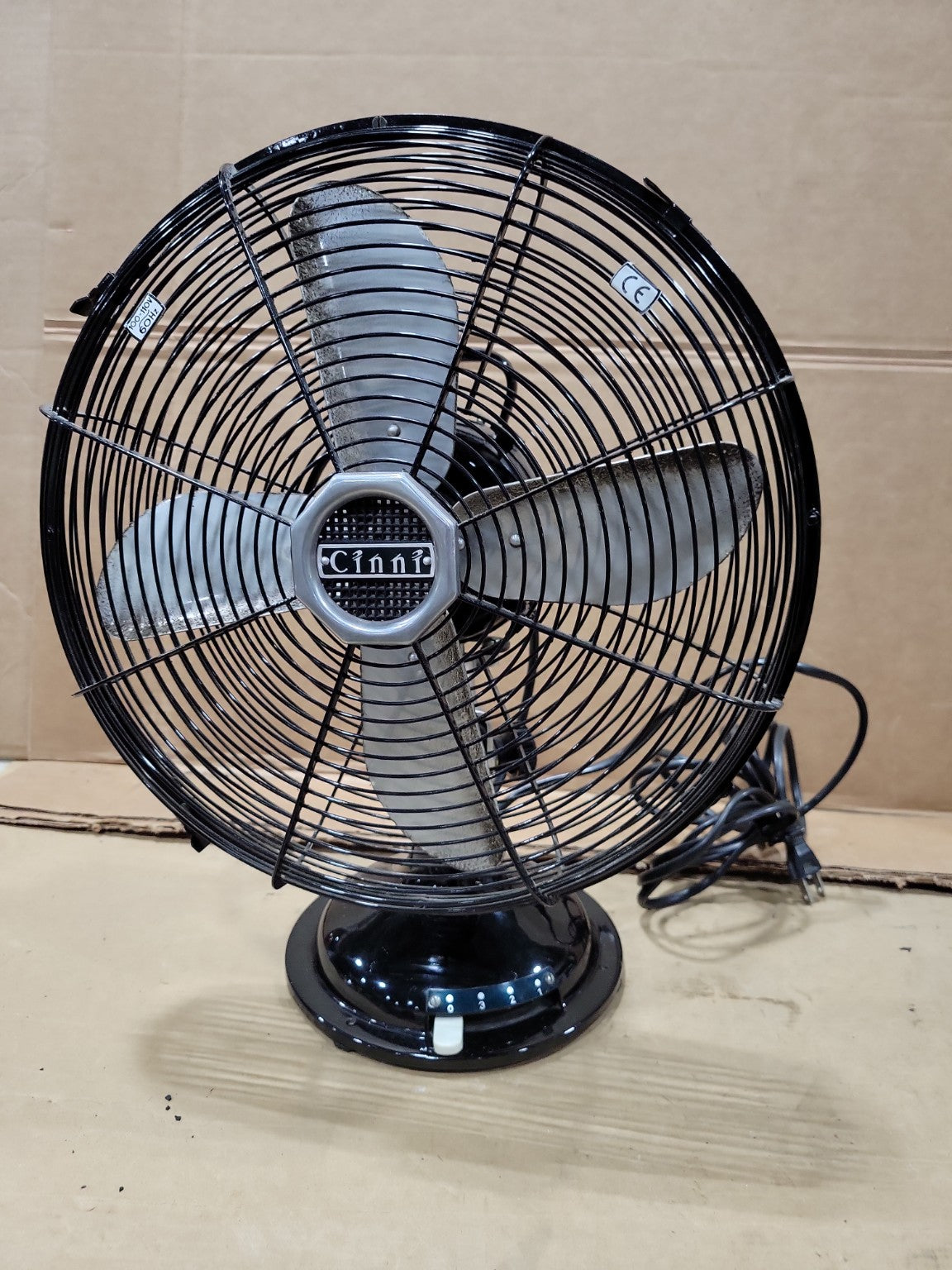 Vintage Cinni Oscillating Desk Fan – Black Metal 12-Inch