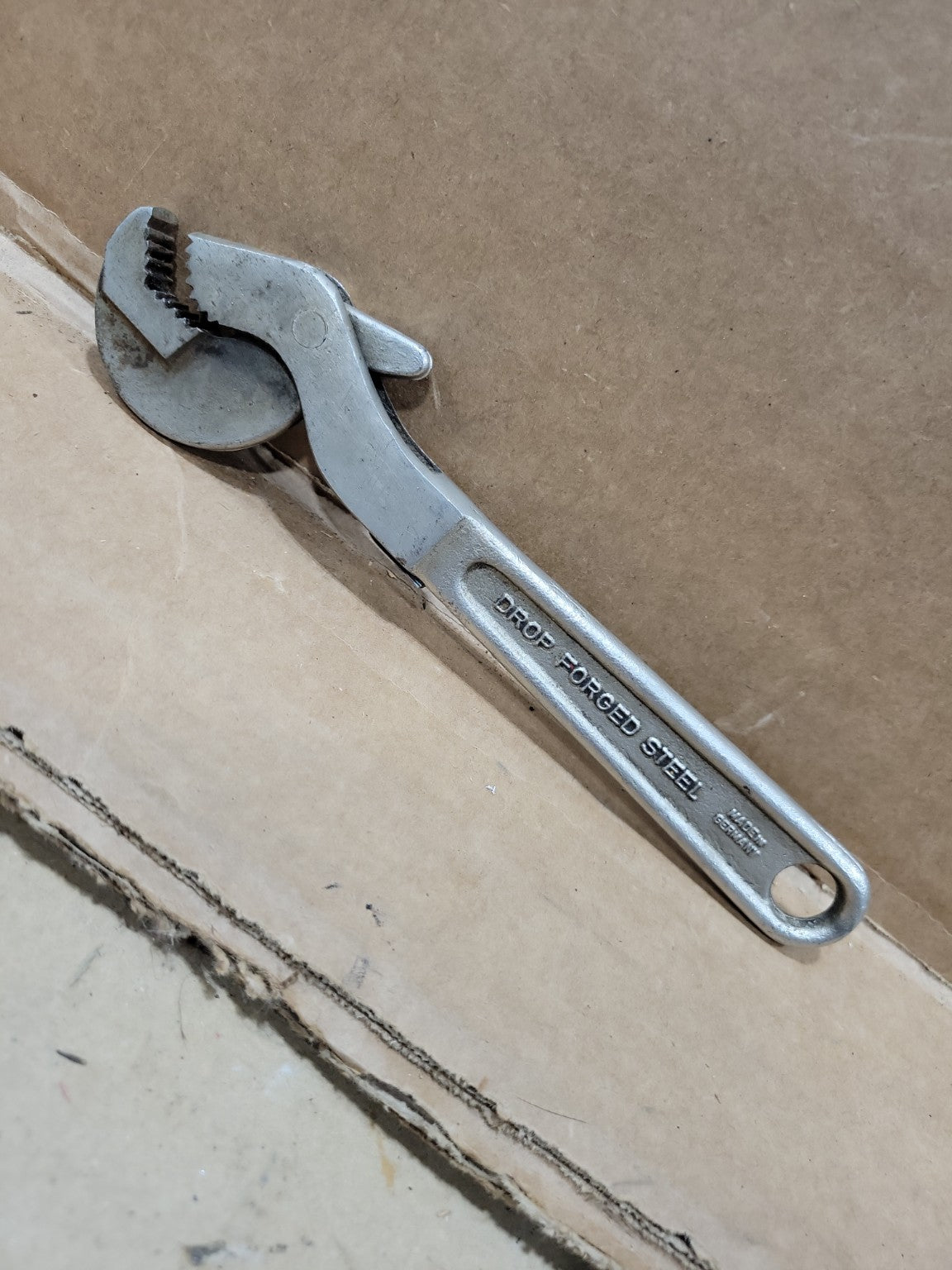 German-Made OneHander 8" Self-Adjusting Pipe Wrench